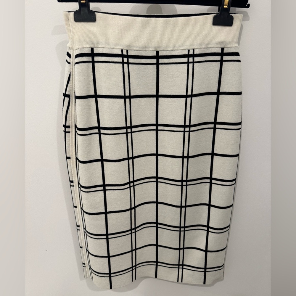 Melanie Lyne Cream and Black Windowpane Knit Midi Skirt Medium